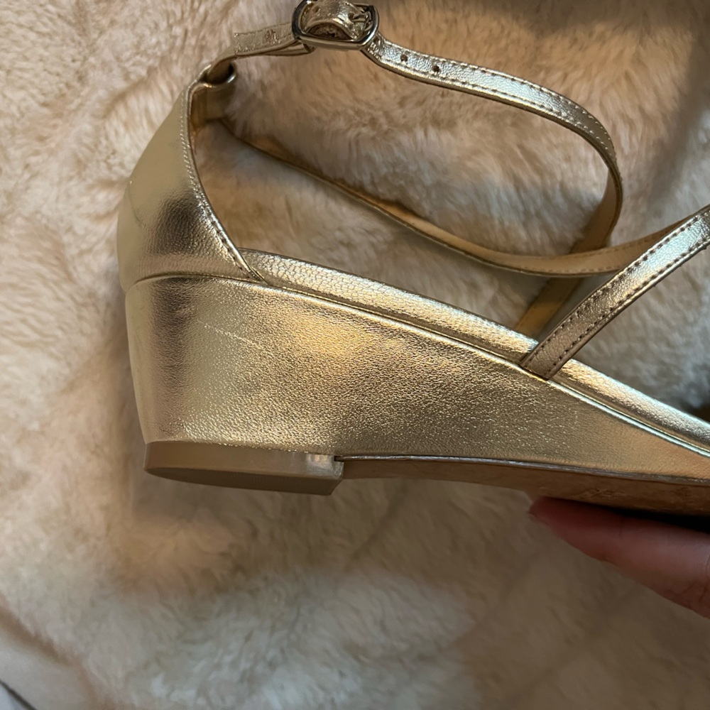 Badgley Mischka Women 7 Gold Leather Jeweled Wedge Strappy Dressy NYE Event Heel - Picture 4 of 11